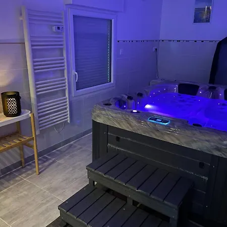 Jacuzzi & Sauna Privatifs - Vue *